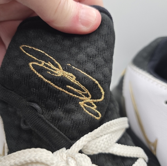 Nike Airmax Lebron 17 Lowtop Metalic Gold Details Black /white Shoes. Mens 13 main image 9